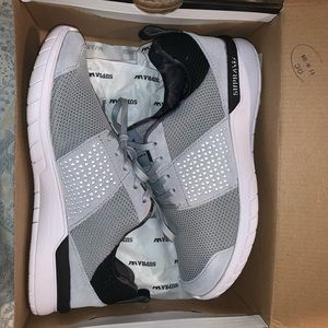 Women’s 9.5 Supra sneakers
